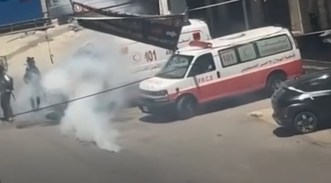 إصابات بالاختناق خلال اقتحام قوات الاحتلال محيط مجمع فلسطين الطبي