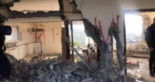 الاحتلال يجبر مواطنا على هدم بناء إضافي في منزله في بيت جالا ذاتيا
