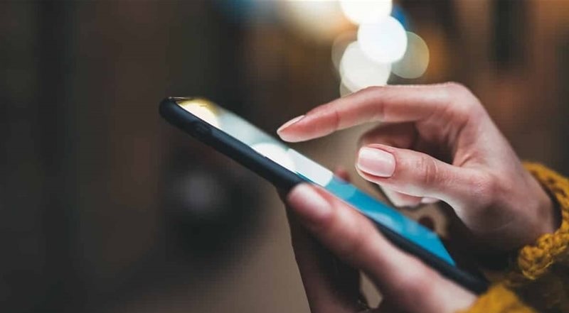 كيف يمكن تخفيف ألم الإبهام بسبب الكتابة والتصفح على الهاتف؟