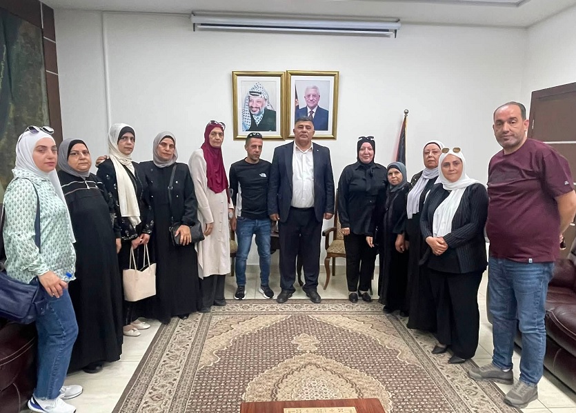 محافظ نابلس غسان دغلس يستقبل أمهات الأسرى ويؤكد: قضيتهم ستظل من الثوابت الوطنية