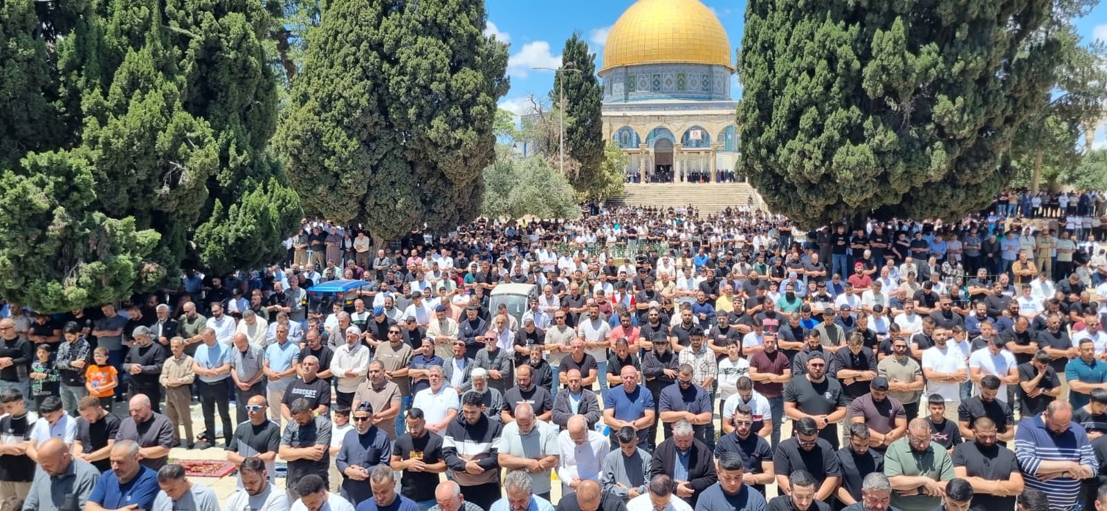 65 ألفا يؤدون صلاة الجمعة في المسجد الأقصى