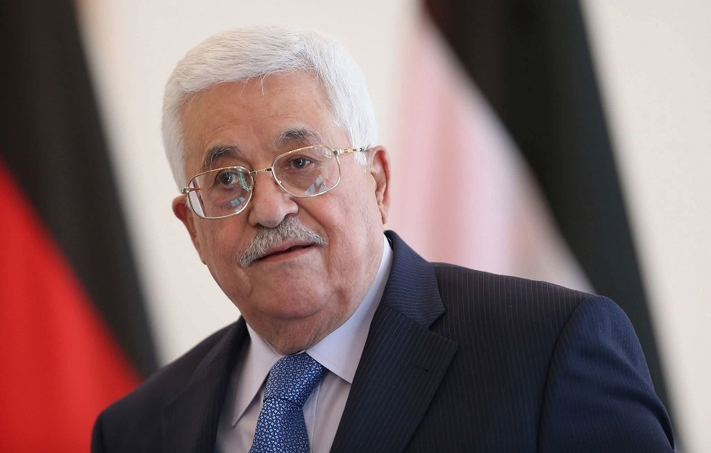 الرئيس محمود عباس يتسلم التقرير السنوي لهيئة التقاعد الفلسطينية لعام 2025