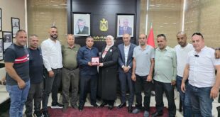 ليلى غنام تكرّم سائقاً لإعادته عقداً ذهبياً ثميناً لأصحابه تقديرا لأمانته