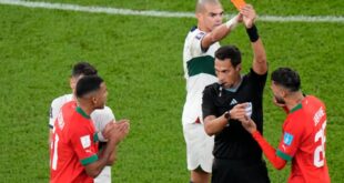 أشهر 10 بطاقات حمراء في مباراة واحدة.. من هو حكم مباراة المغرب وفرنسا؟