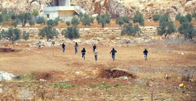 أم صفا غرب رام الله تحت اعتداء الاحتلال والمستوطنين
