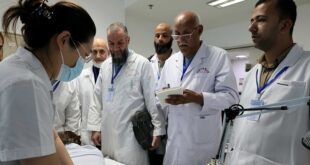 عشاق الطب الصيني من دول أجنبية يخوضون تجربة غامرة في تعلم فنون العلاج الصيني التقليدي