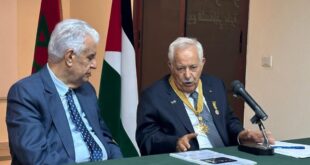 الرئيس محمود عباس يمنح المهندس المغربي أحمد البيّاز "نجمة يبوس" من وسام الرئيس ياسر عرفات