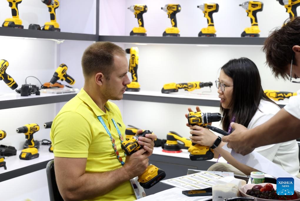 16.9 بالمائة ارتفاعا في التجارة الخارجية للصين في النصف الأول من عام 2026
