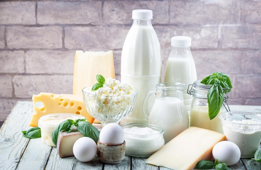 منتجات الألبان كاملة الدسم آمنة في حال تناولها باعتدال