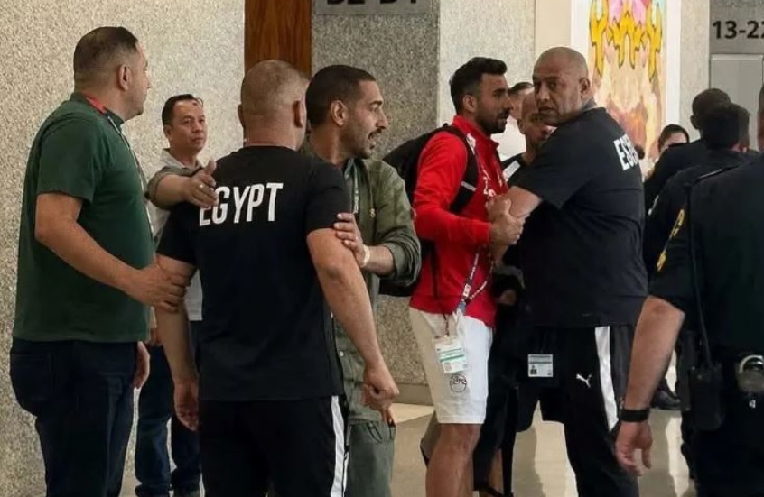 بسبب طفل.. توتر مفاجئ داخل معسكر مصر قبل دور الـ32 في كأس العالم