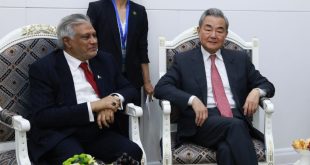 كبير الدبلوماسيين الصينيين يلتقي وزير الخارجية الباكستاني
