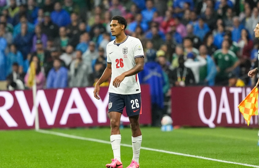 إيقاف كوانساه مدافع منتخب إنجلترا مباراتين قبل صدام النرويج في المونديال