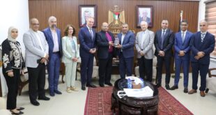 محافظ الخليل يلتقي رئيس الاتحاد اللوثري العالمي يرافقه وفداً من مستشفى المُطلع