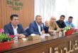 محافظ الخليل خالد دودين يزور بلدة إذنا لبحث ملفي المياه وحرق النفايات
