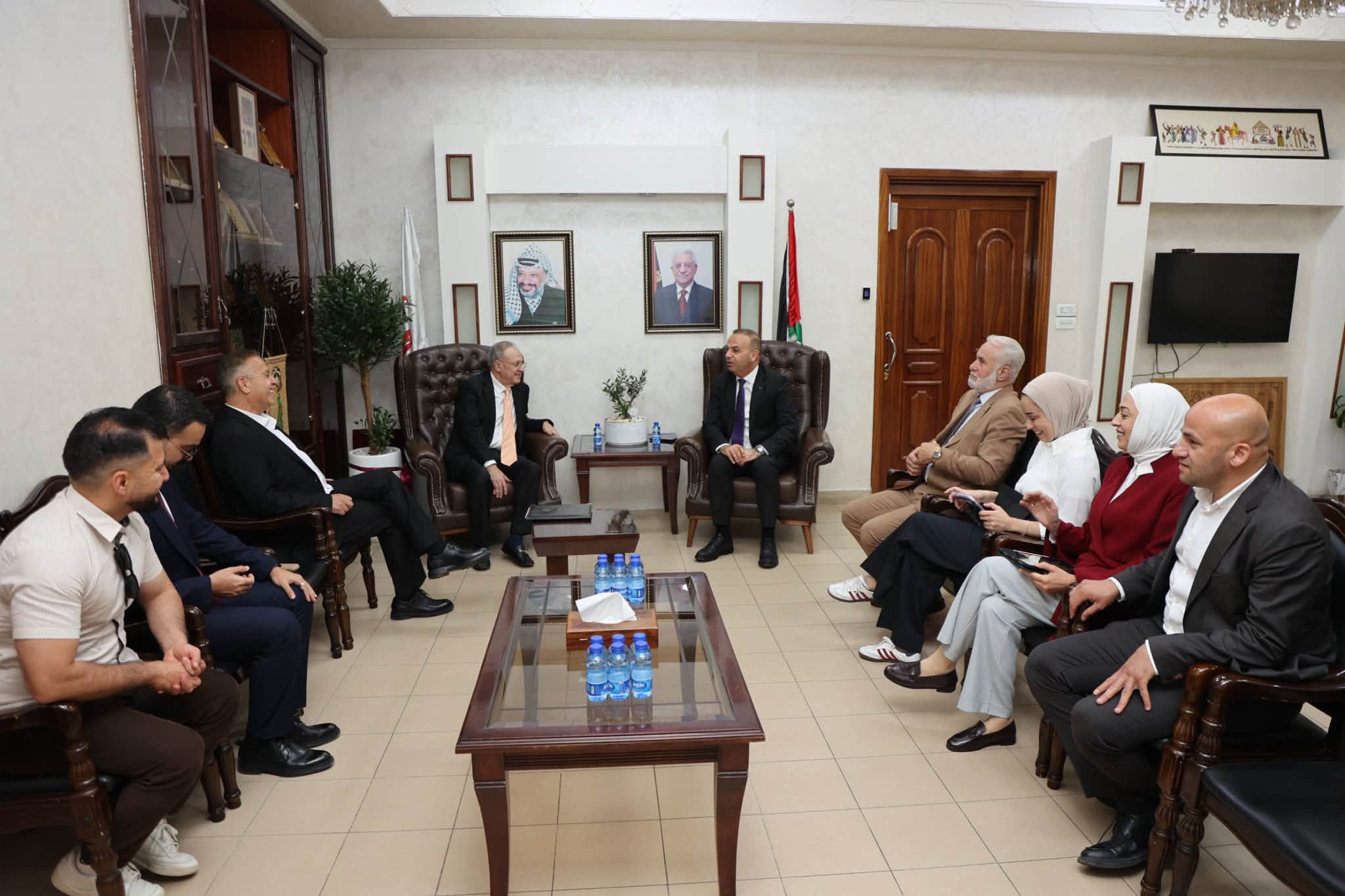 رئيس بلدية الخليل يوسف الجعبري يبحث مع رئيس مجلس العرب الأمريكيين تطورات الأوضاع في الخليل وسبل تعزيز الضغط السياسي والدعم الدولي