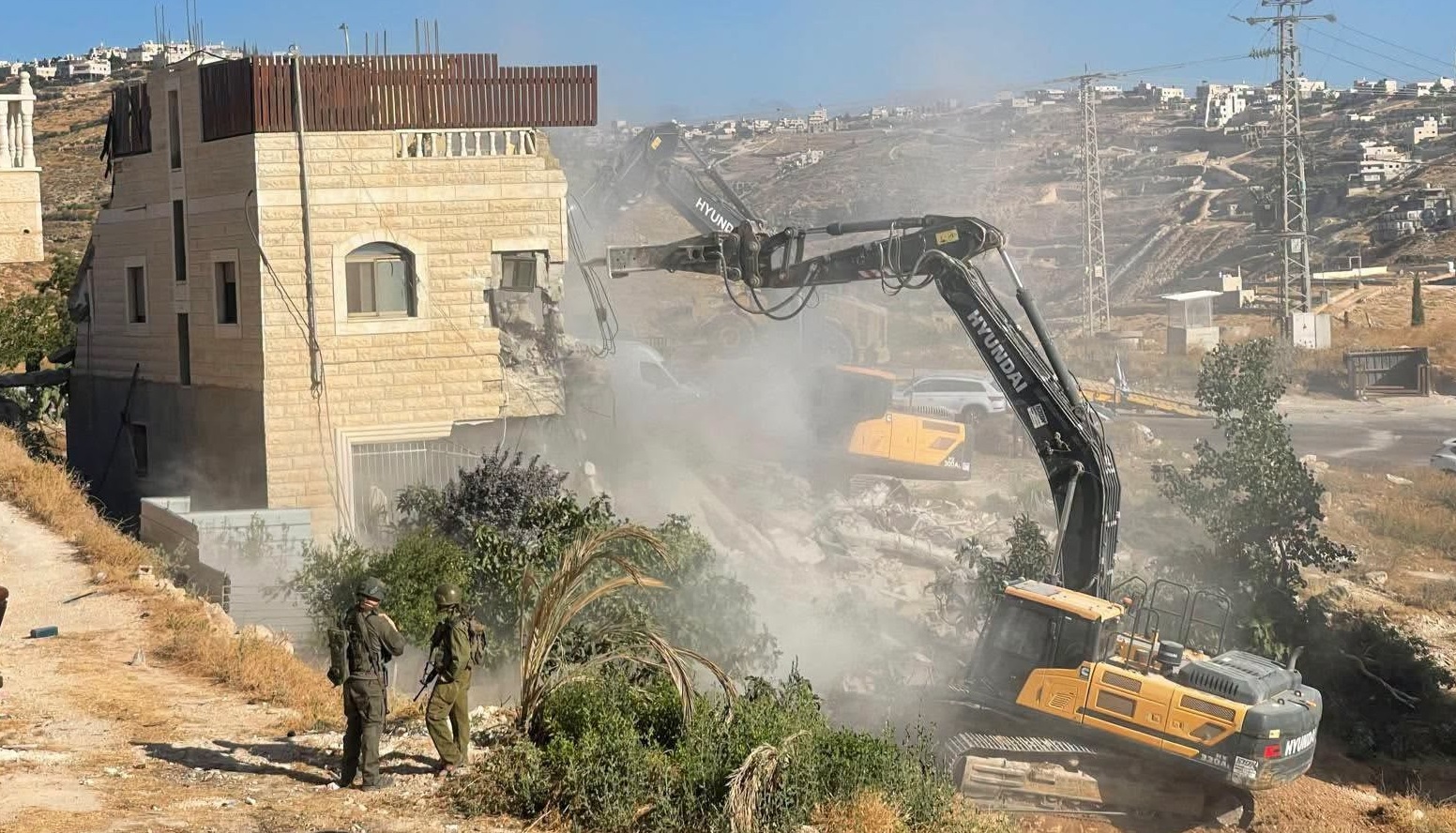 الاحتلال يهدم منزلاً مكون من طابقين في تقوع جنوب شرق بيت لحم