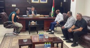 محافظ نابلس غسان دغلس يستقبل رئيس مجلس قروي زيتا عزيز صبيح