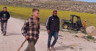مستوطنون يقتحمون مسكنا في مسافر يطا ويقطعون خطوط الكهرباء عنه