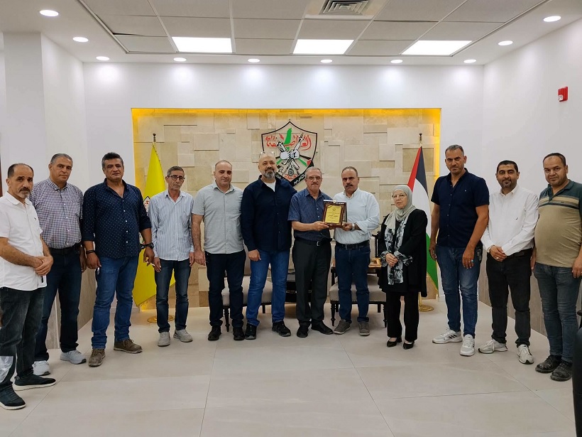 أمين سر حركة فتح إقليم نابلس محمد حمدان يستقبل وفداً من مؤسسات وفعاليات بلدة بيت إيبا