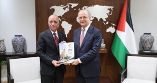 رئيس الوزراء محمد مصطفى يَتَسلَّم التقرير السنوي لسلطة الأراضي لعام 2025
