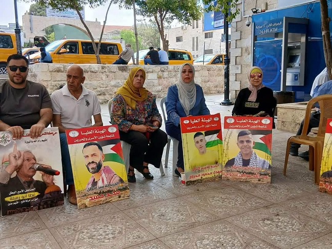 التوجيه الوطني والمعنوي بالقدس يشارك في الوقفة الأسبوعية إسناداً للأسرى في سجون الاحتلال
