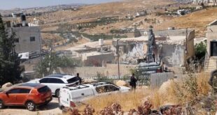 جرافات الاحتلال تهدم بناية سكنية في صور باهر جنوب شرق القدس