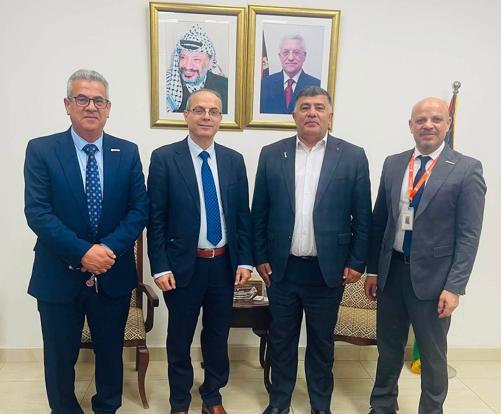 محافظ نابلس غسان دغلس يستقبل المدير العام لبنك الاستثمار الفلسطيني سميح صبيح