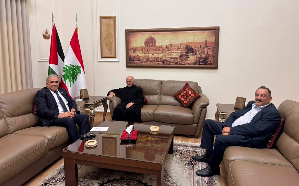 السفير الاسعد يستقبل الاب جورج مخول راعي كنيسة الصعود الالهي كفر حياب
