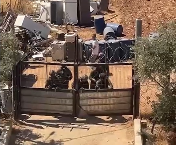 إصابات في هجوم للاحتلال والمستوطنين على منزل في المغير شرق رام الله