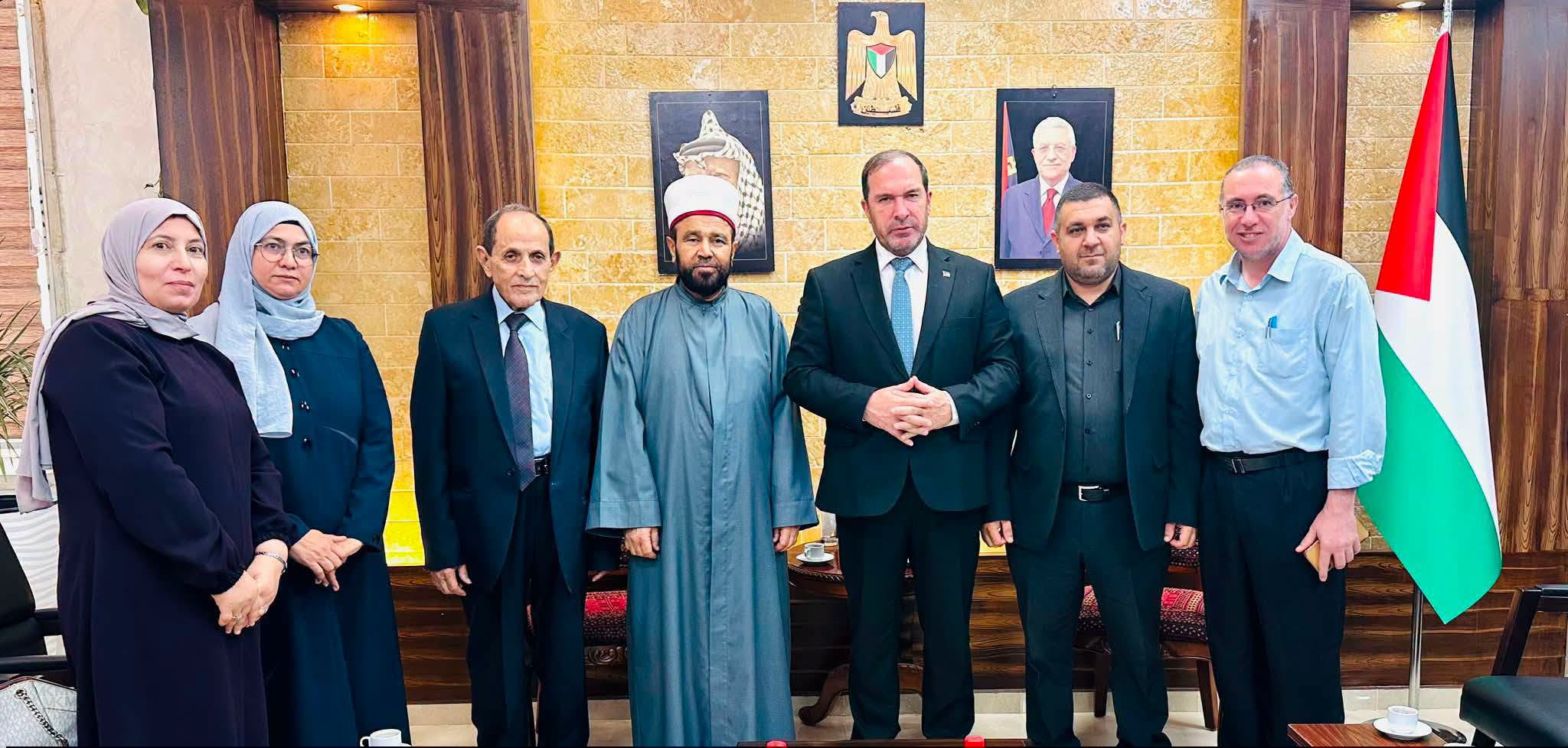 محافظ طولكرم اللواء د. عبد الله كميل يستقبل وزير الأوقاف و الشؤون الدينية