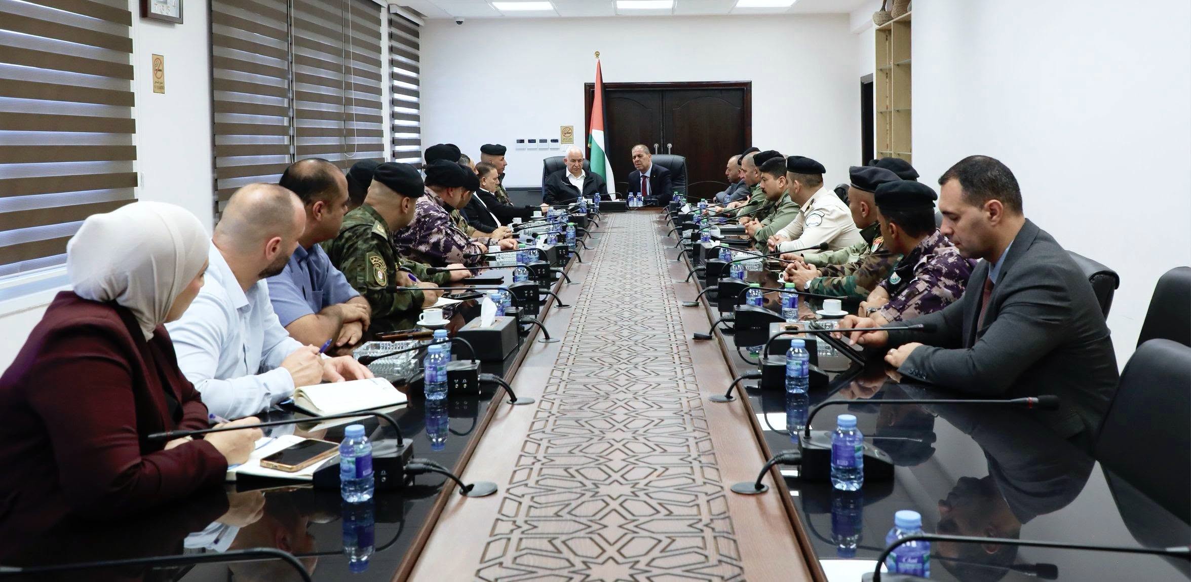محافظ سلفيت واللواء هبّ الريح يلتقيان بمدراء المؤسسة الأمنية في محافظة سلفيت