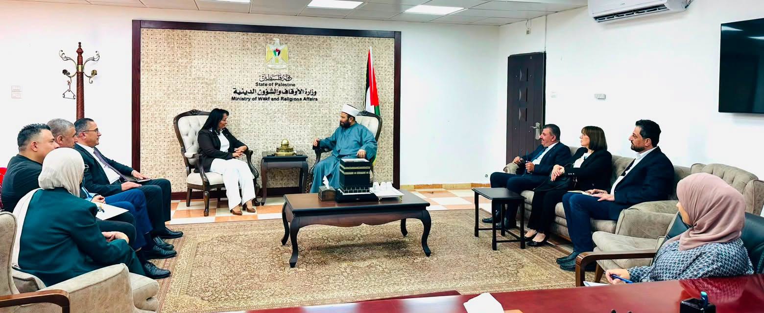 التنمية الاجتماعية والأوقاف تبحثان تعزيز التنسيق المشترك لدعم الفئات الأكثر احتياجاً
