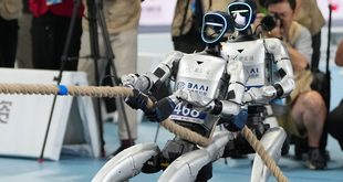 منافسات شد الحبل للروبوتات الشبيهة بالبشر في بكين