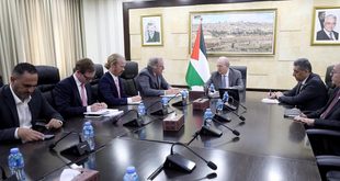 رئيس الوزراء يبحث مع المبعوث الأوروبي للسلام مستجدات الأوضاع والتطورات الميدانية في الأراضي الفلسطينية