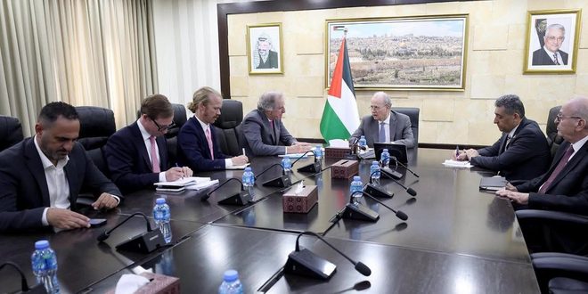 رئيس الوزراء يبحث مع المبعوث الأوروبي للسلام مستجدات الأوضاع والتطورات الميدانية في الأراضي الفلسطينية