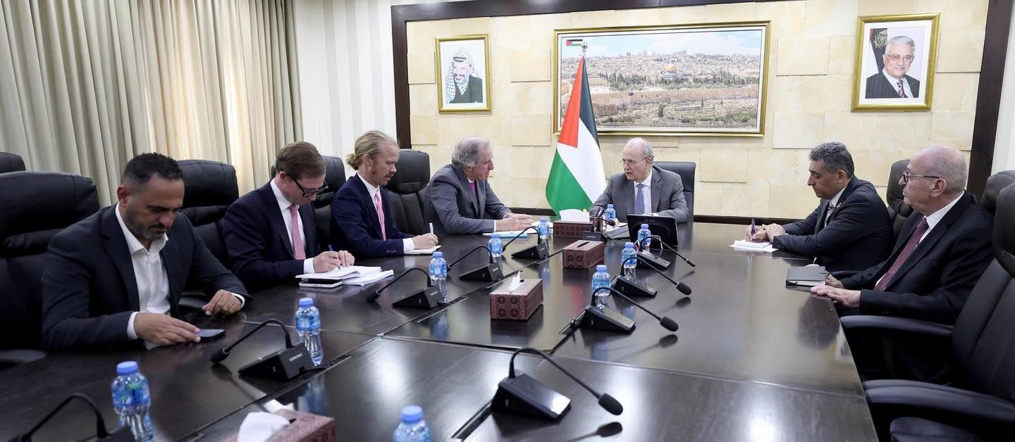 رئيس الوزراء يبحث مع المبعوث الأوروبي للسلام مستجدات الأوضاع والتطورات الميدانية في الأراضي الفلسطينية