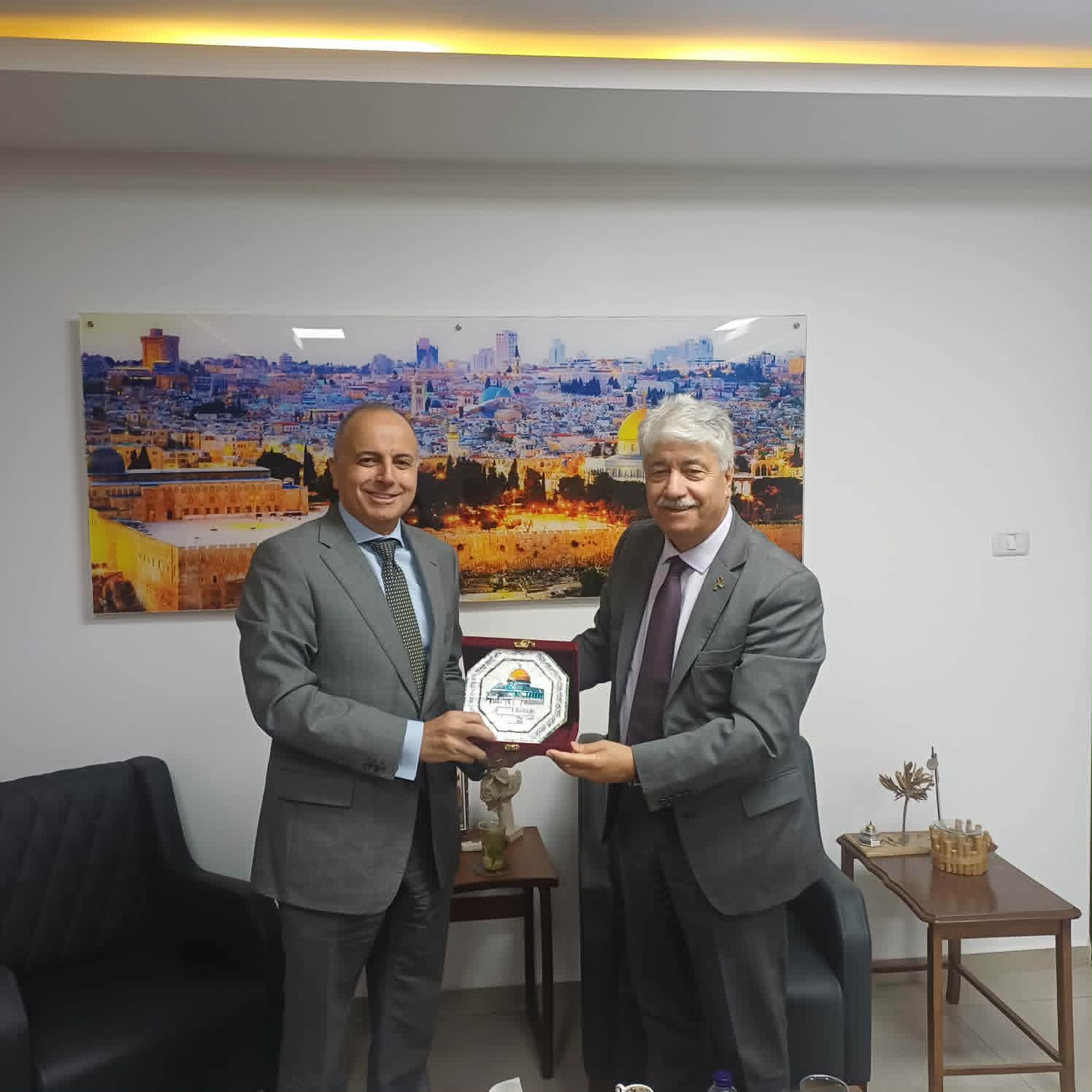 خلال لقائه سفير مصر .. د. مجدلاني الانتخابات التشريعية مطلب وطني ويشيد بجهود مصر