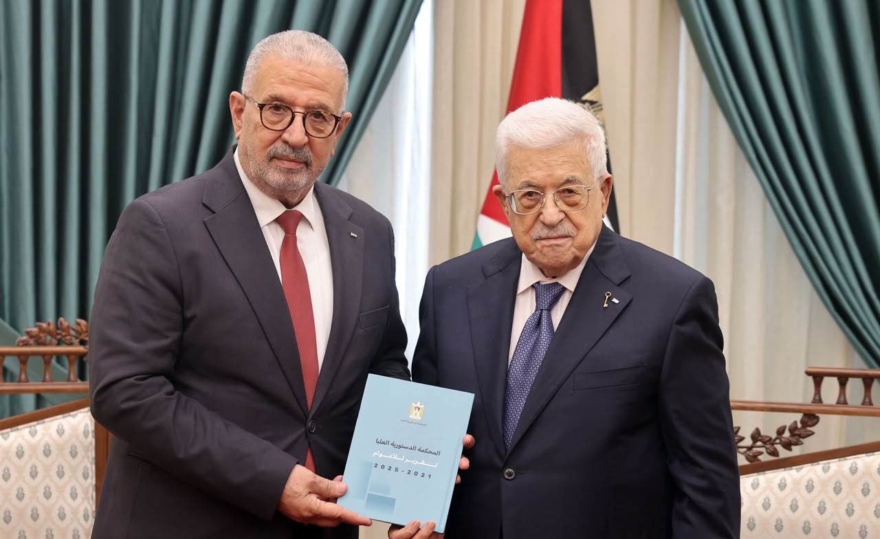 الرئيس محمود عباس يتسلم تقرير المحكمة الدستورية العليا لعام 2025