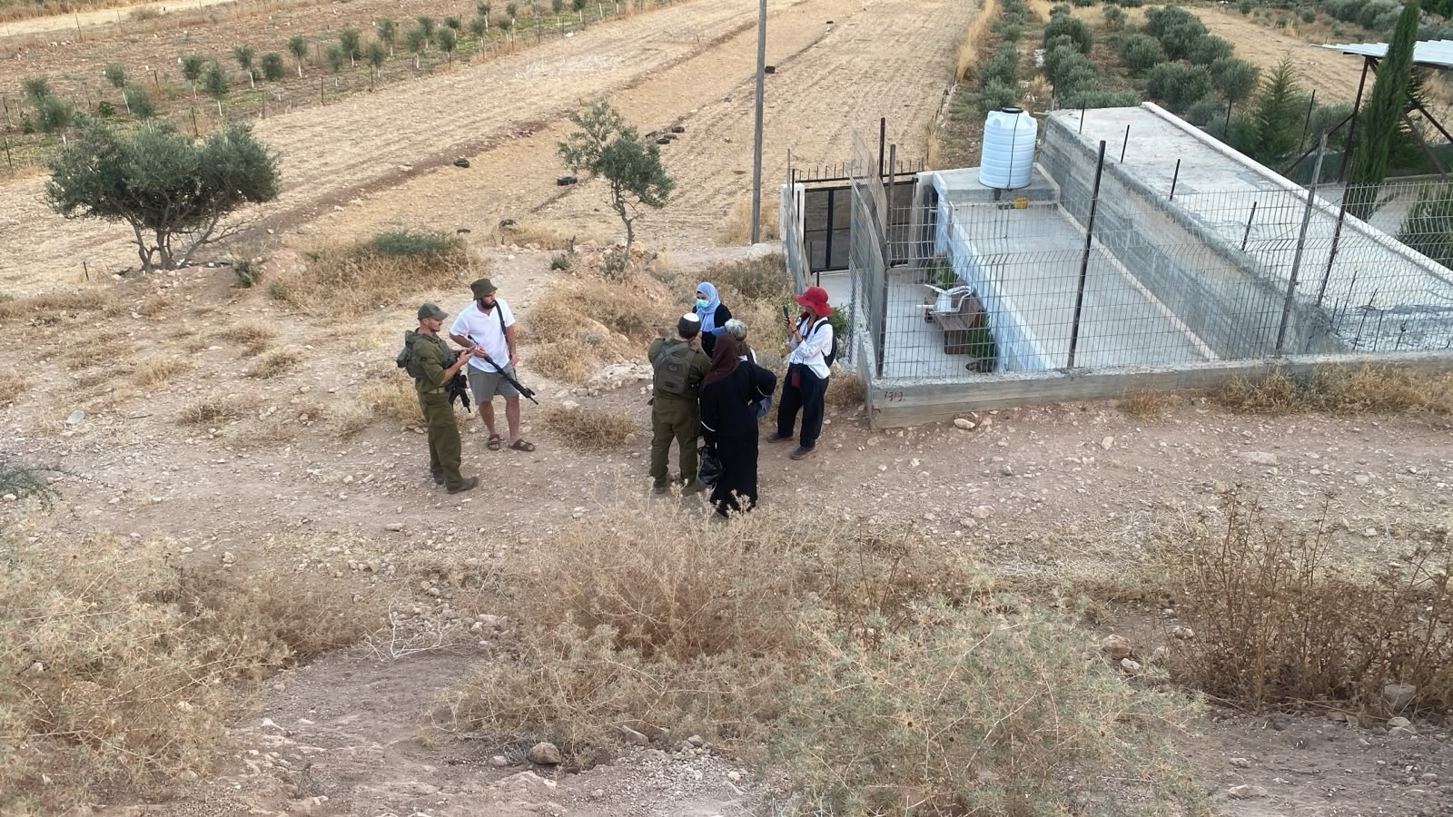 إصابات في اعتداء للمستوطنين على المواطنين والمنازل شرق إذنا غرب الخليل