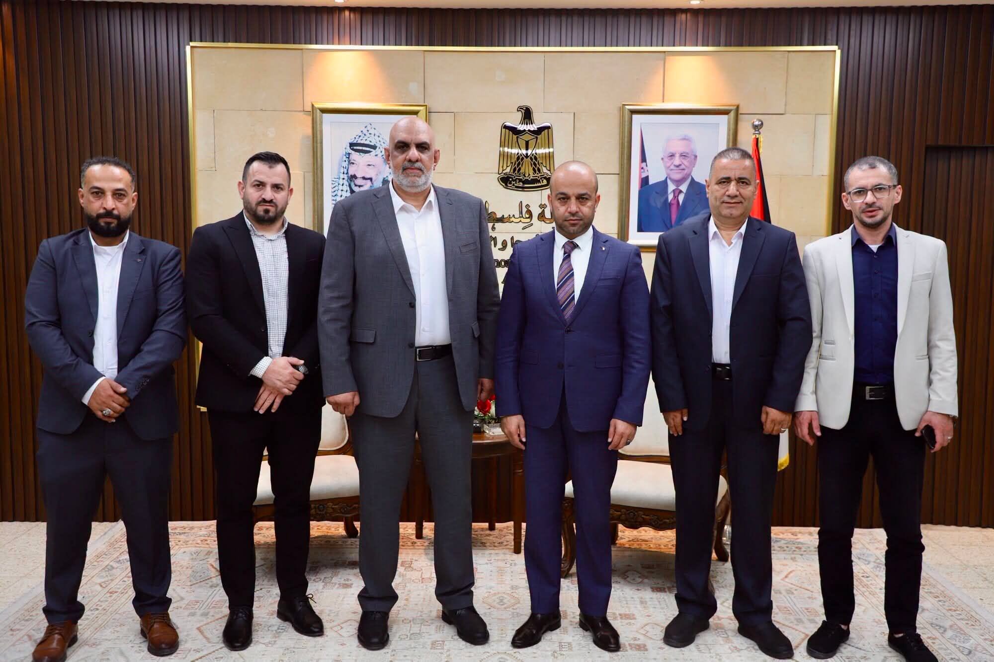 محافظ أريحا والأغوار د. حسين حمايل يبحث مع الشركة الفلسطينية لنقل الكهرباء واقع قطاع الطاقة في أريحا والأغوار