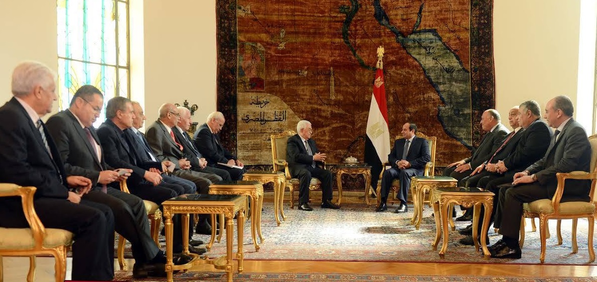 الرئيس محمود عباس يجتمع مع الرئيس المصري عبد الفتاح السيسي