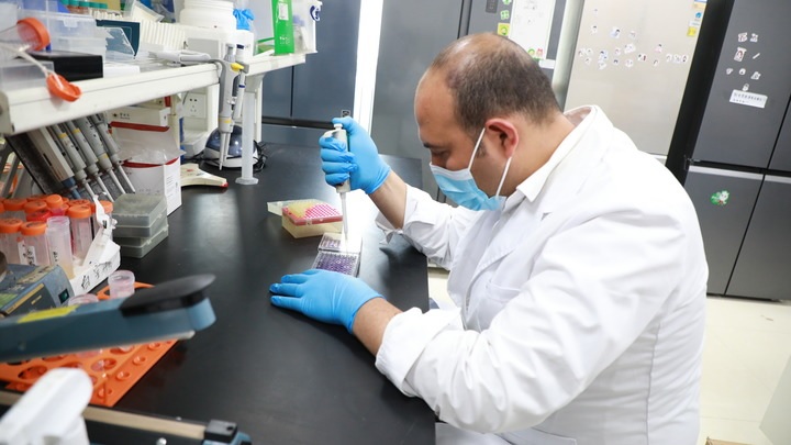باحث مصري يتطلع إلى تعزيز التعاون الصيني المصري في التكنولوجيا البيطرية
