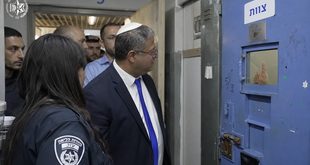 بن غفير يقتحم زنازين الأسيرات ويتفاخر بمسؤوليته عن التنكيل بالأسرى