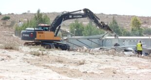 الاحتلال يشرع بهدم مدرسة في شعب البطم بمسافر يطا جنوب الخليل