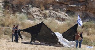 الاحتلال والمستوطنون يقيمون معرشات شرق طوباس