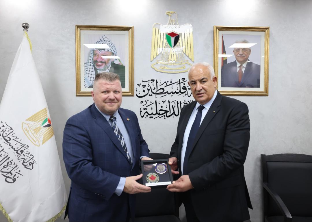 باسم الرئيس: وزير الداخلية زياد هب الريح يمنح العميد جيسون لانجليه ميدالية الخدمة الممتازة