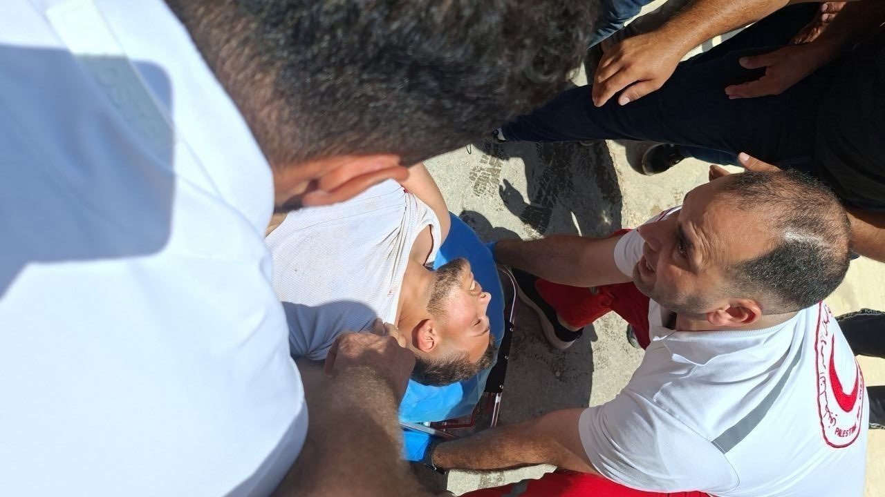 9 إصابات وإحراق 5 منازل وتدمير شبكة الطاقة في هجمات للمستوطنين بـ "يطا" و"بيت فوريك"