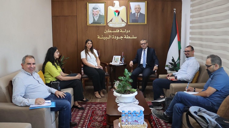 سلطة جودة البيئة تبحث مع "إنقاذ الطفل" تعزيز التعاون في مجالي البيئة والمناخ