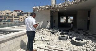 الاحتلال يجبر مقدسيا على هدم منزله ذاتيا في بلدة سلوان