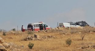 الاحتلال يستهدف مركبة فلسطينية بالرصاص المتفجر جنوب الخليل ويصيب سيدتين وطفلة